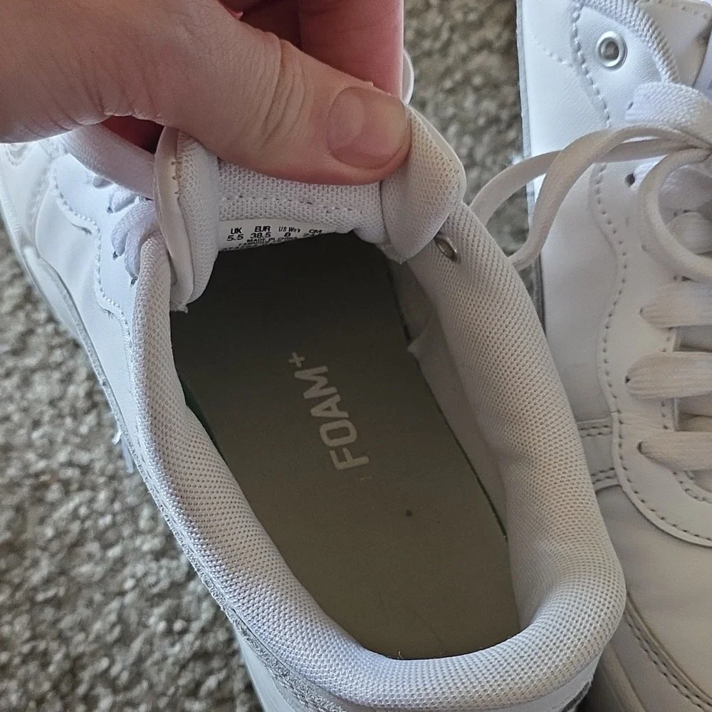 PUMA Skye White Silver Grey Leather Lace Up Sneakers 374764-01 Women